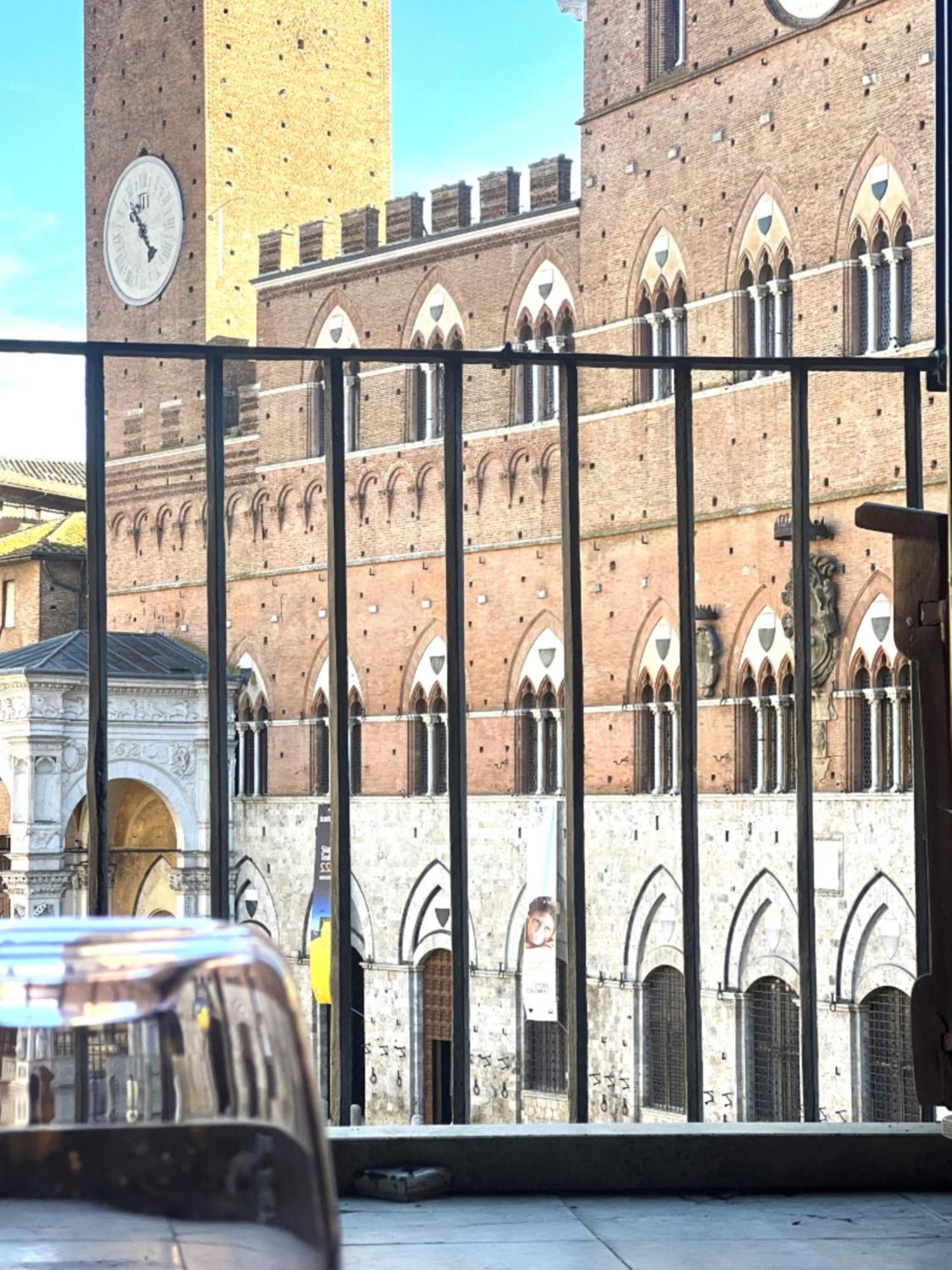 The Balcony Suite - Affaccio Su Piazza Del Campo Siena Eksteriør bilde